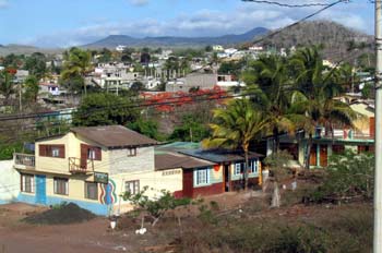 Vista general de Puerto Baquerizo Moreno en San Cristóbal, Ecuad