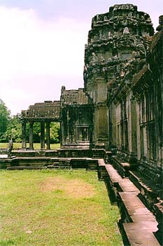 Detalle de fachadas de edificios en Angkor, Camboya