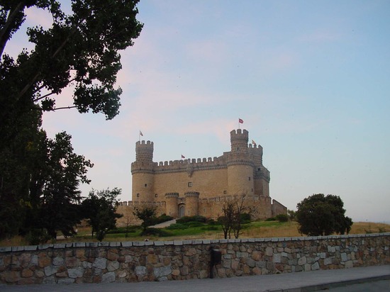 Vista general del Castillo de los Mendoza en Manzanares el Real