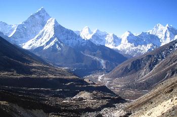 Río del Khumbu con vista al Ama Dablam, Malanphulan y Kang Tega