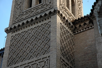 Iglesia de San Miguel de los Navarros. Detalle de la torre, Zara