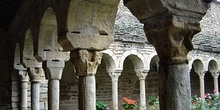 Esquina del claustro. Iglesia de Roda de Isábena, Huesca