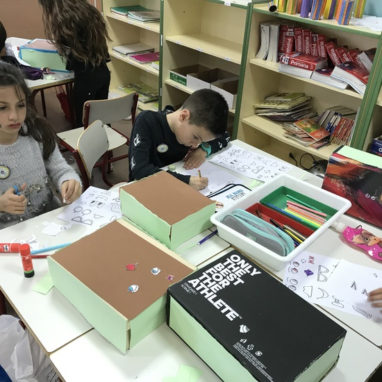 MANUALIDAD RECICLADO CAJA DE ZAPATOS - TERCERO 10