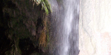 Cascada desde interior de gruta, Monasterio de Piedra, Nuévalos,