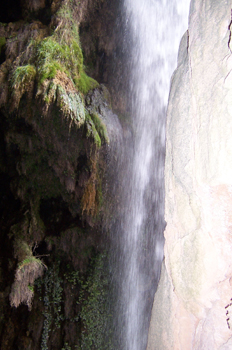 Cascada desde interior de gruta, Monasterio de Piedra, Nuévalos,