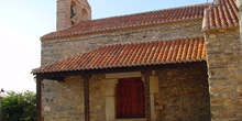 Vista lateral de iglesia de Berzosa del Lozoya