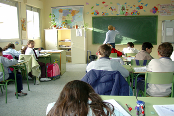 Chicos en clase