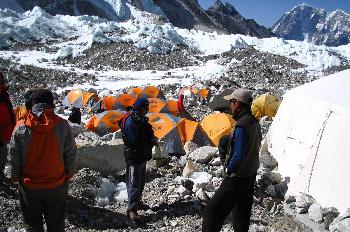 Campo base - tiendas de campaña