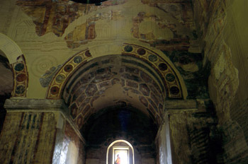 Cabecera tripartita de San Julián de los Prados, Oviedo, Princip