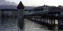 Puente Kapellbruck sobre el río Reuss, Lucerna, Suiza