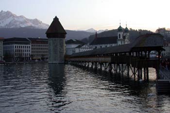 Puente Kapellbruck sobre el río Reuss, Lucerna, Suiza