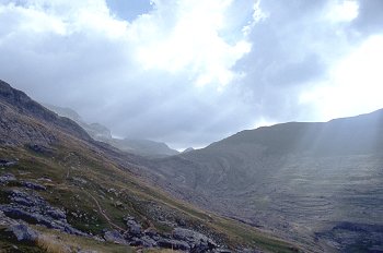 Crestas entre nubes. Ordesa