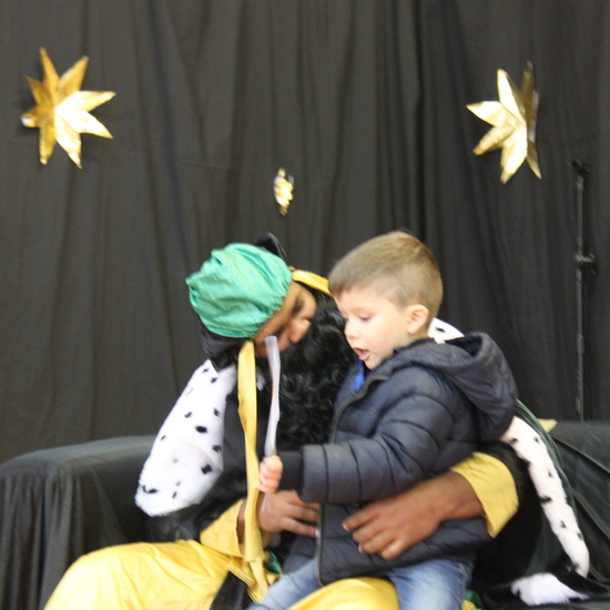 Visita de sus Majestades los Reyes Magos al colegio Luis Bello en moto 2018 48