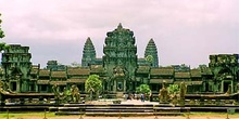 Primer plano de las tres torres de Angkor, Camboya