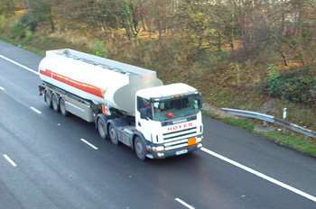 Camión de transporte de petróleo