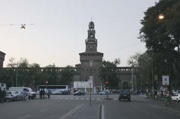 Vista frontal del Castello Sforzesco, Milán