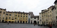 Plaza del Anfiteatro, Lucca