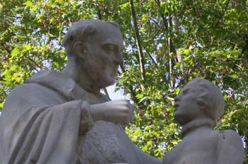 Conjunto escultórico de Fray Pedro Ponce de León y Juan Pablo Bo