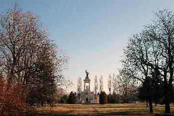 Panorámica del panteón de Lajos Kossuth, Budapest, Hungría