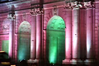 Iluminación de la Puerta de Alcalá con motivo de la Boda Real