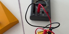 Inducción de una corriente eléctrica en un solenoide por acción de un imán giratorio