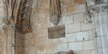 Sepulcro en el Claustro Alto, Catedral de Burgos, Castilla y Leó