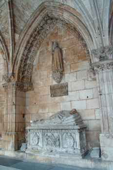 Sepulcro en el Claustro Alto, Catedral de Burgos, Castilla y Leó