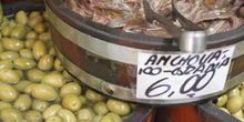 Aceitunas y anchoas del Mercado de abastos de Sao Paulo, Brasil