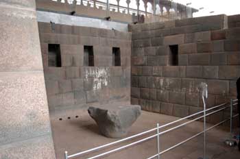 Paredes incas del palacio de Coricancha en Cuzco, Perú
