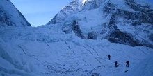 Escalando la cascada de hielo del Khumbu