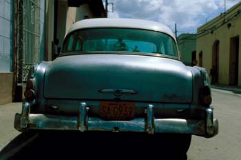Coche aparcado en la calle, Cuba