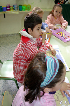 Realizando actividad en el aula