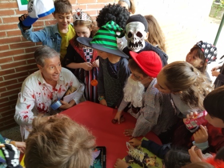 2017_10_31_TALLER DE LECTURAS MONSTRUOSAS EN EL PATIO 14