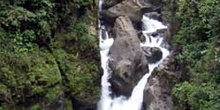 Cascada Pailón del Diablo en la Vía Baños en Puyo, Ecuador