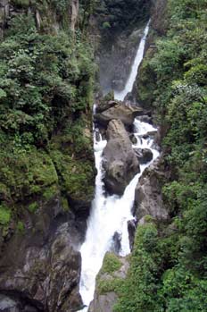 Cascada Pailón del Diablo en la Vía Baños en Puyo, Ecuador