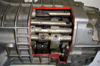 Caja de cambios longitudinal. Detalle de barras selectoras y hor