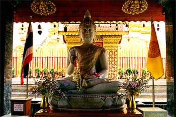 Buda de metal en Doi Suthep, Chiang Mai, Tailandia