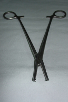 Pinza hemostática Faure