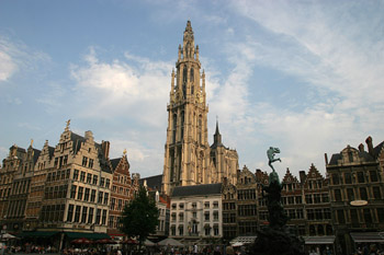 La Gran Plaza o Grote Markt, Amberes, Bélgica