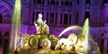 Iluminación de la fuente de Cibeles con motivo de la Boda Real