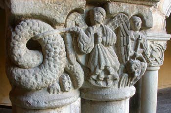 Capitel labrado de la Colegiata de Santillana del Mar, Cantabria