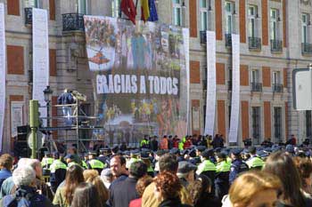 Homenaje a los servicios de emergencia y fuerzas de seguridad en