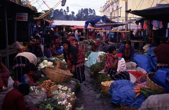 Mercado de verduras en Sololá, Guatemala