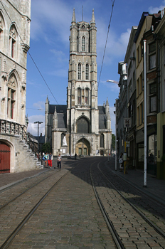 Catedral  de San Bavón desde la Baafsplein, Gante, Bélgica