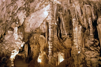 Interior de una cueva de Mallorca