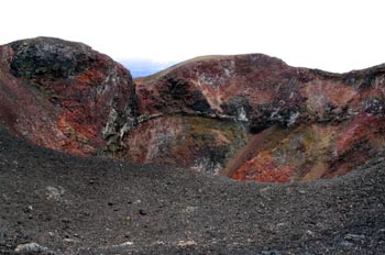 Conos de escoria y lava en Volcán Chico en Isla Isabela, Ecuador