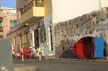 Barca en la calle, Canarias