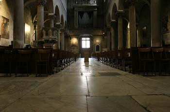 Interior de la Iglesia de San Michele desde el altar, Lucca