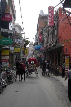 Calle con rikshas, Katmandú, Nepal
