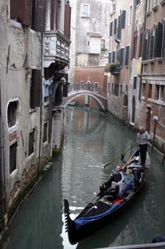 Góndola y turistas, Venecia